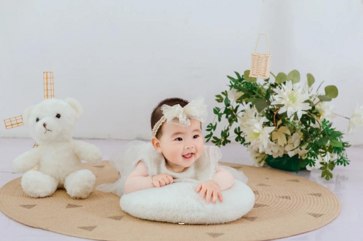 广州代怀试管生子宝宝喜欢侧着睡