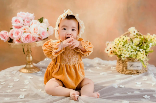广州代怀试管生子宝宝吐舌头怎么回事